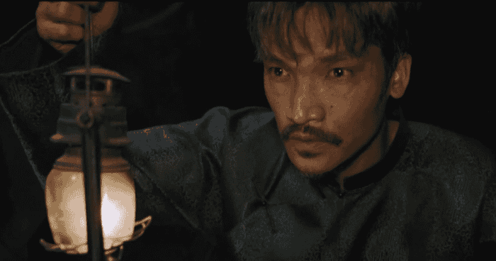 Mạc Văn Khoa, vốn nổi tiếng với những vai diễn hài, nay đã có màn chuyển mình ấn tượng với vai phản diện trong Út Lan