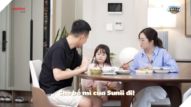 “Huyền Thoại Đế Chế” Chim Sẻ Đi Nắng nịnh vợ cực ngọt trên sóng truyền hình, bên cô con gái 3 tuổi vô cùng đáng yêu.