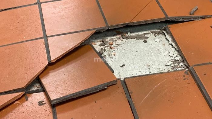 Nền nhà tự nhiên phồng lên là điềm gì?