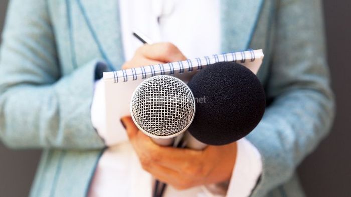 Ngành Báo chí luôn là sự lựa chọn hàng đầu cho những ai yêu thích viết lách và muốn phát triển khả năng ngôn ngữ sâu sắc.