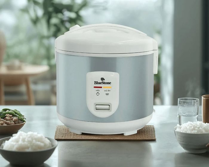 Nồi Cơm Điện BlueStone RCB-5517 có dung tích 1.2 lít và công suất 500W