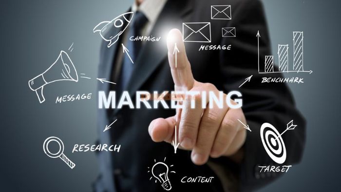 Marketing được xem là “cái nôi” của không ít Copywriter thành công hiện nay, nhờ vào sự kết hợp giữa chiến lược và khả năng sáng tạo mạnh mẽ.