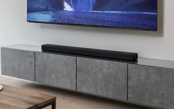 Loa thanh HT-A5000//C SP1 dễ dàng hòa hợp vào mọi không gian nội thất