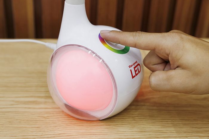Chỉnh ánh sáng linh hoạt - Đèn bàn ĐQ LDL06 5W