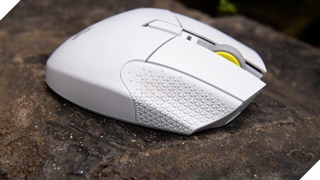 Bộ grip chuột giúp tăng cường khả năng cầm nắm, mang đến cảm giác chắc tay hơn.