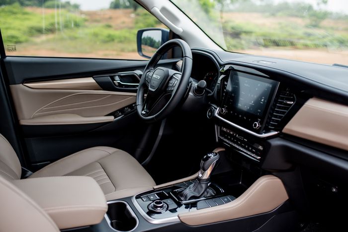 ISUZU mu-X 2025 (4).jpg