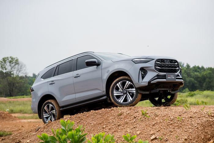 ISUZU mu-X 2025 (1).jpg