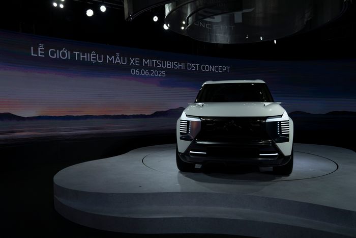 Mitsubishi DST (2).JPG