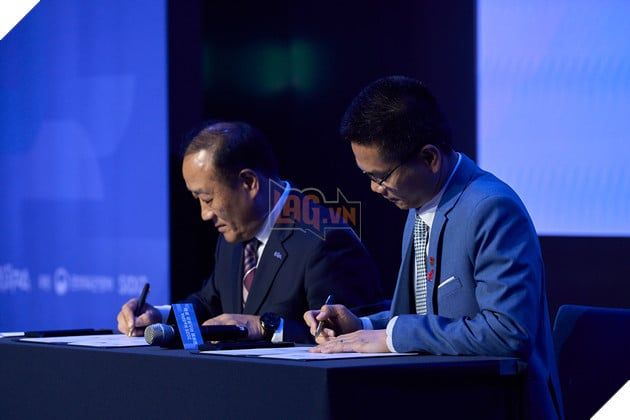 Chủ tịch VIRESA Đỗ Việt Hùng và Chủ tịch KeSPA Kim Young Man trong lễ ký kết biên bản ghi nhớ.
