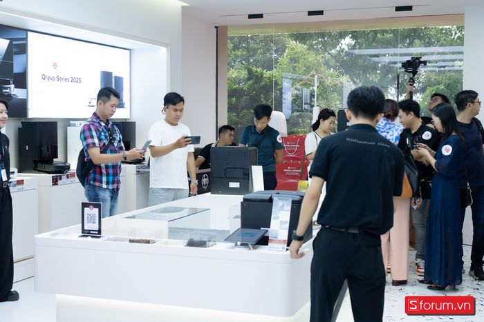 Không gian tại cửa hàng Flagship của Roborock