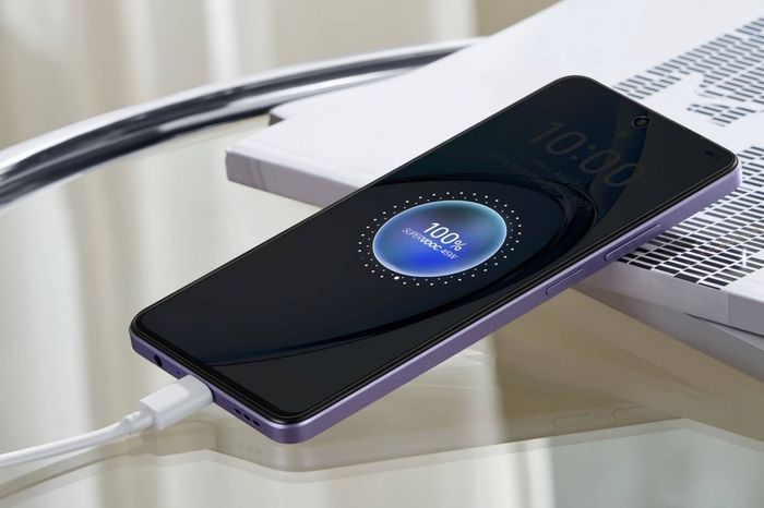 Cả hai mẫu điện thoại đều hỗ trợ sạc nhanh 45W