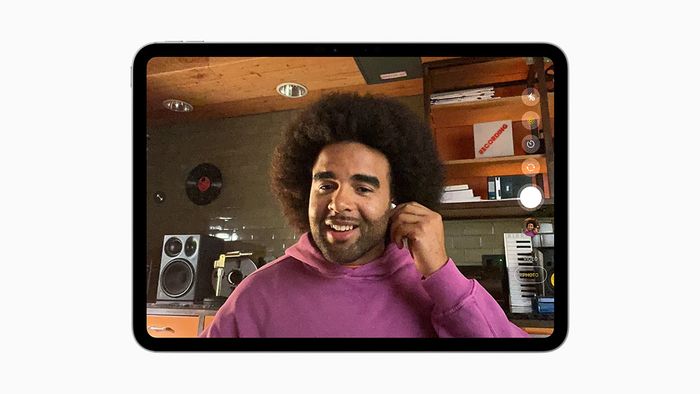Apple mang đến hai nâng cấp ấn tượng cho dòng AirPods. Ảnh: Apple.com