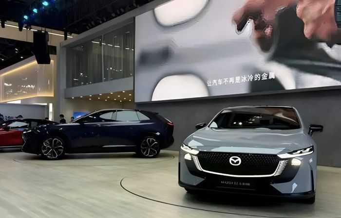 Mazda EZ60 4.jpg