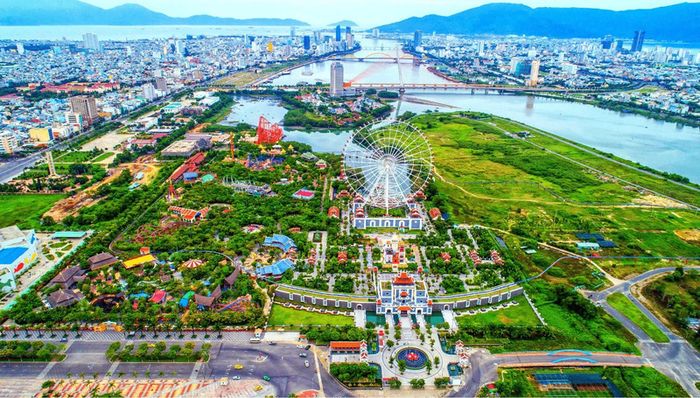 Da Nang Downtown, khu tổ hợp giải trí đẳng cấp tọa lạc bên sông Hàn 2, mang đến những trải nghiệm tuyệt vời.