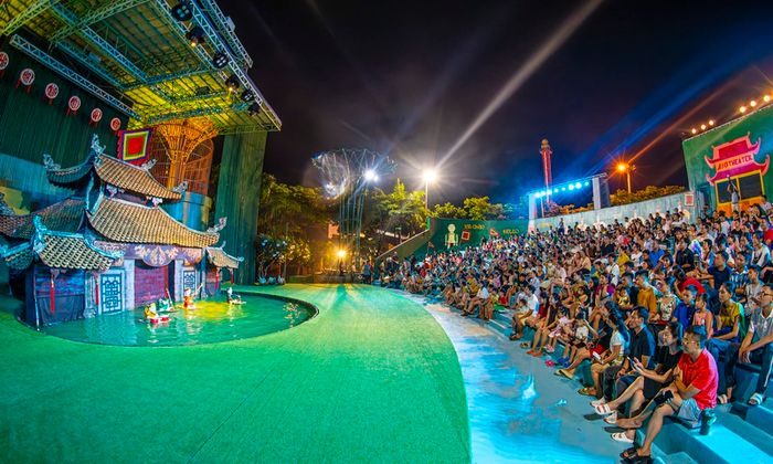 Da Nang Downtown, khu tổ hợp giải trí bên sông Hàn, tiếp tục là điểm đến yêu thích của nhiều du khách trong và ngoài nước. 