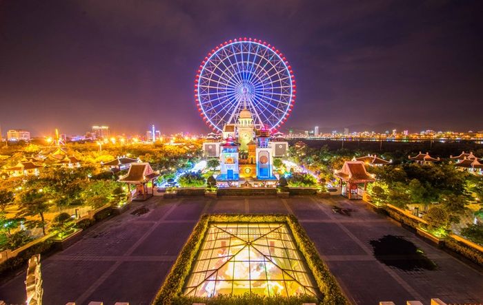 Da Nang Downtown, khu vui chơi giải trí hiện đại bên sông Hàn 7, sẽ mang lại những trải nghiệm thú vị cho bạn.