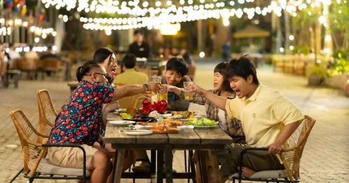 Nhóm bạn đã mang lại nhiều tiếng cười cho bộ phim.