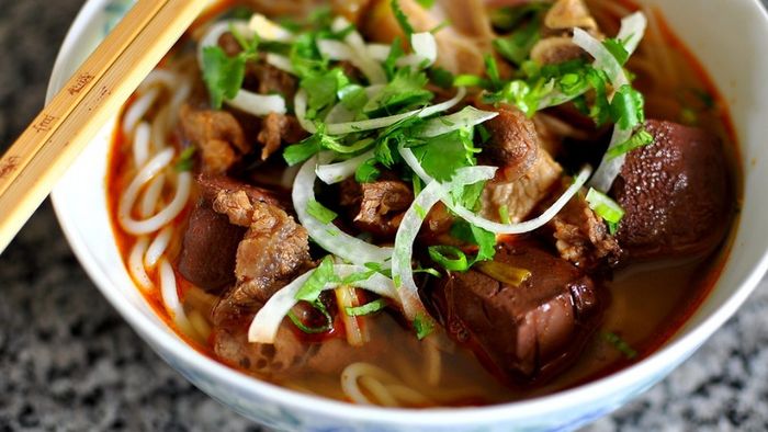 cach-nau-bun-bo-Hue-6