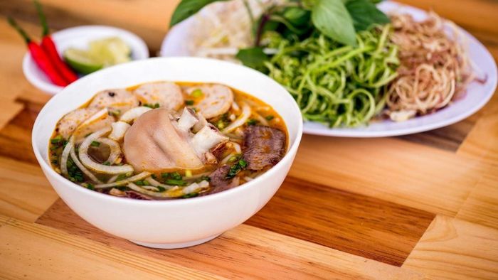 cach-nau-bun-bo-Hue-5