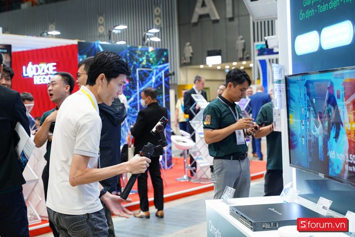 TP-Link khuấy động ICTComm 2025 với bộ sưu tập thiết bị Wi-Fi 7 chính hãng