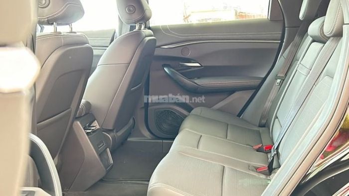 Cấu hình 2 hàng ghế với 5 chỗ ngồi