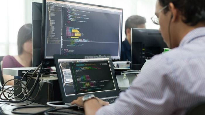 Cẩn thận, tỉ mỉ và kiên trì khi làm lập trình viên BackEnd