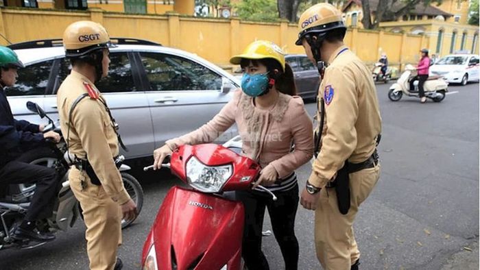 Các quy định liên quan đến lỗi không lắp gương chiếu hậu xe máy