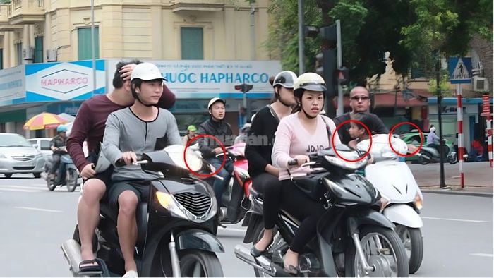 Gương chiếu hậu là một bộ phận không thể thiếu để đảm bảo an toàn khi tham gia giao thông.