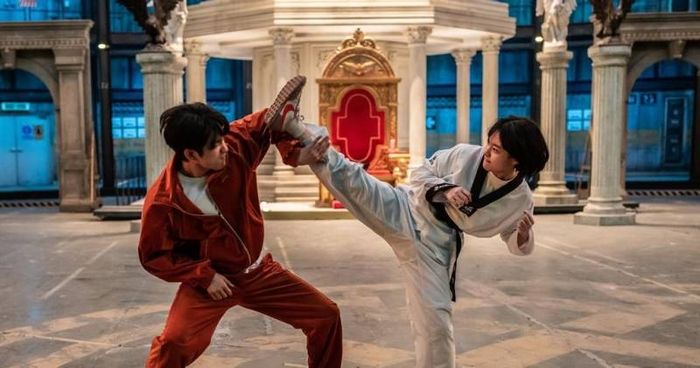 Phim được phát hành với cả phiên bản phụ đề và lồng tiếng.