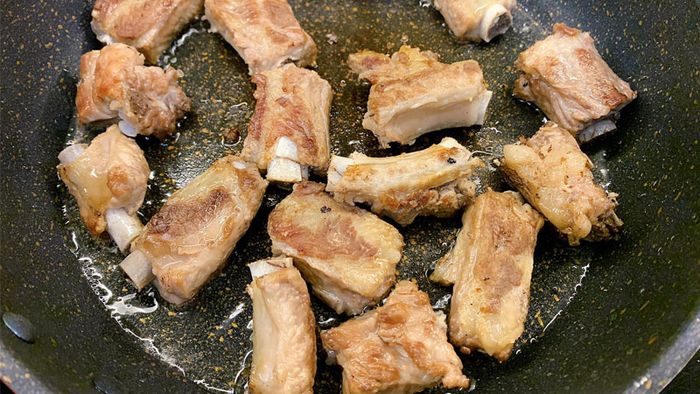 huong-dan-lam-suon-xao-chua-ngot-4