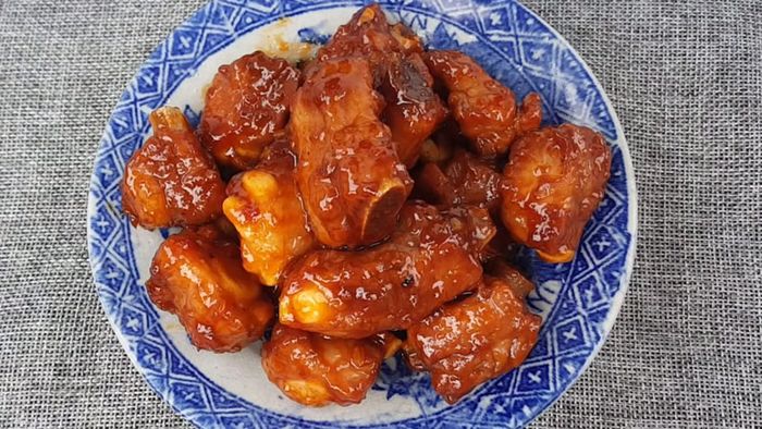 huong-dan-lam-suon-xao-chua-ngot-11