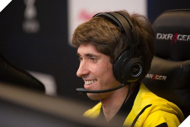 Huyền thoại DOTA 2 vấp phải rào cản bất ngờ khi mới làm quen với LMHT