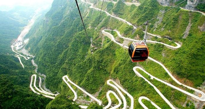 Chuyến phiêu lưu trên cáp treo núi dài nhất thế giới