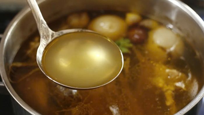 huong-dan-nau-nuoc-dung-pho