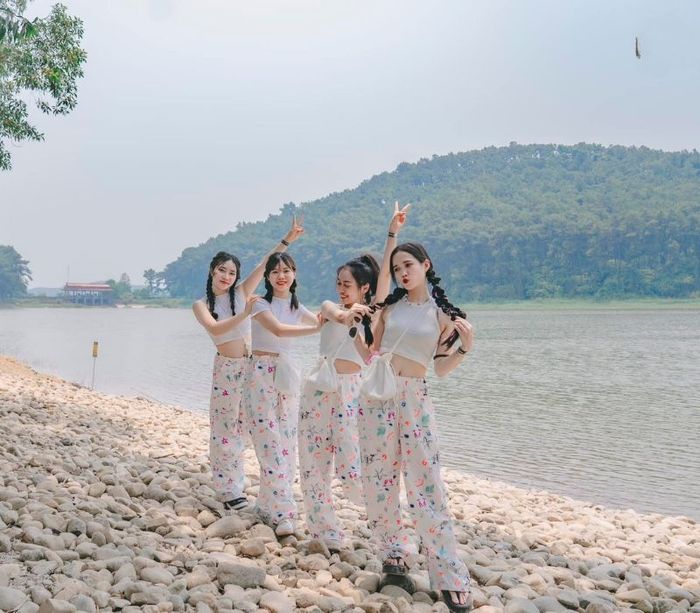 Đồi thông hồ Đồng Chương - điểm đến lý tưởng cho giới trẻ yêu sống ảo