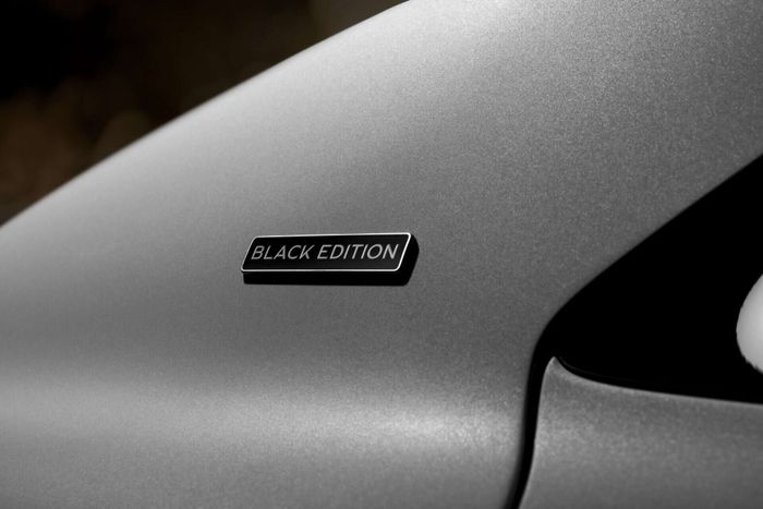 14-Black-Edition-1920x1281.jpg