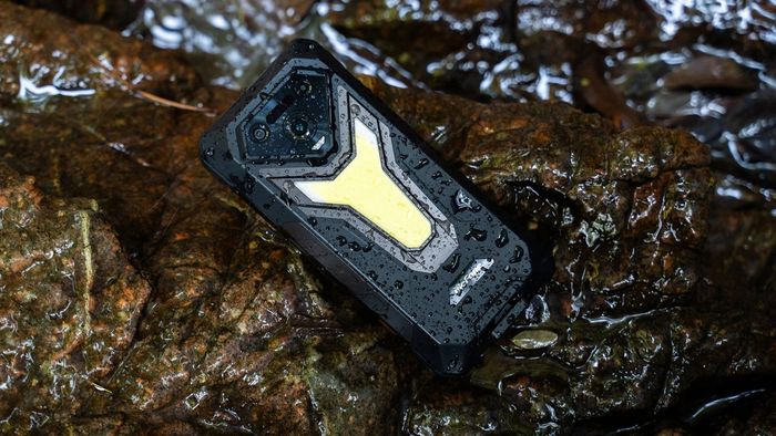 Armor 34 Pro nổi bật với thiết kế bền bỉ vượt trội