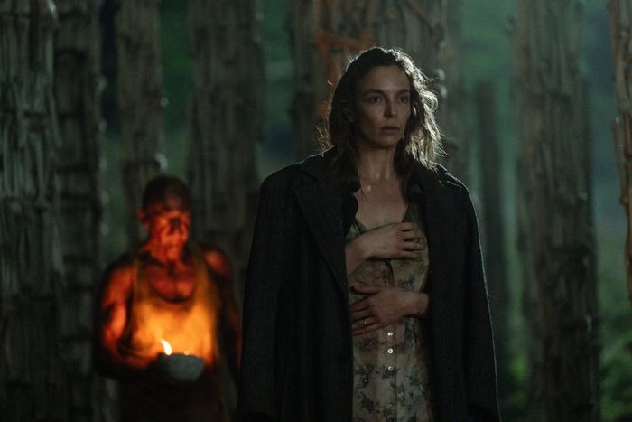 Jodie Comer thể hiện xuất sắc hình tượng người mẹ kiên cường trong hoàn cảnh khốn cùng
