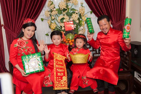 Hình ảnh minh họa: Bé dễ thương trong trang phục Tết (Nguồn: Internet)