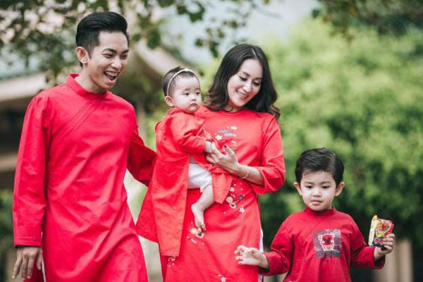 Hình ảnh minh họa: Bé xinh đẹp trong trang phục Tết (Nguồn: Internet)
