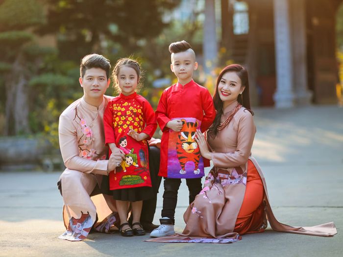 Hình ảnh minh họa: Gia đình sum họp đón Tết (Nguồn: Internet)