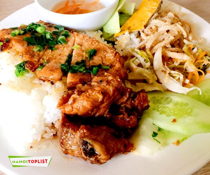 tranh-tu-com-tam-nam-phuong-sai-gon