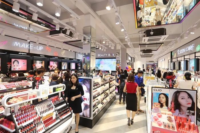 Không gian trưng bày sản phẩm đa dạng tại Beauty Box