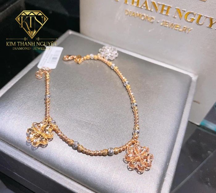 Không gian trưng bày ấn tượng tại Kim Ngân Jewelry
