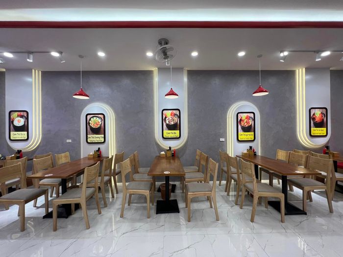 Hình ảnh thố cơm vàng ươm hấp dẫn tại Anh Nguyễn