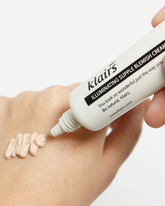 Hình ảnh thực tế Klairs Illuminating Supple Blemish BB - Lớp nền mỏng mịn tự nhiên