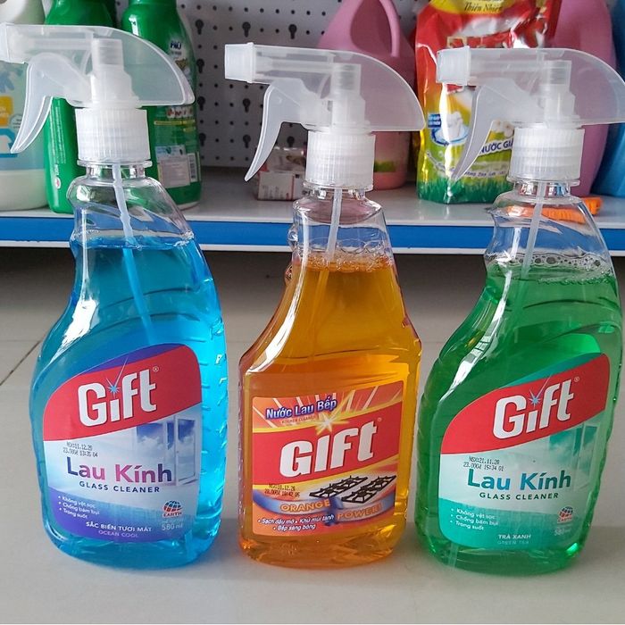 Hình ảnh minh họa hiệu quả làm sạch của nước lau kính Gift