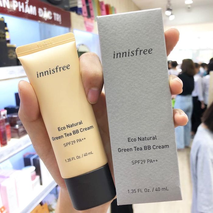 Hình ảnh minh họa Innisfree Eco Natural Green Tea BB Cream - Kết cấu mềm mịn tự nhiên
