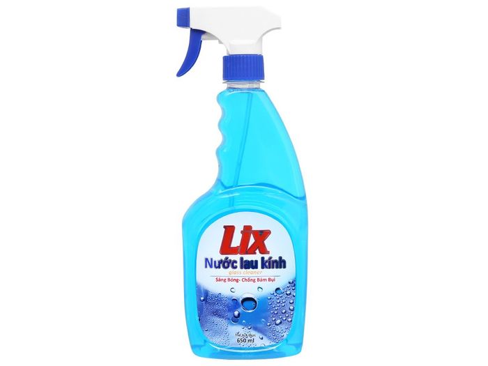 Hình ảnh minh họa hiệu quả làm sạch của nước lau kính Lix