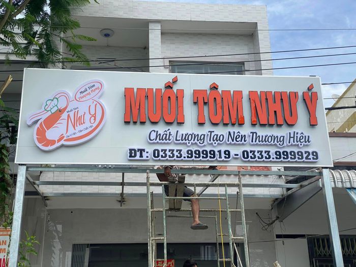 Hình ảnh thi công chuyên nghiệp từ Quảng Cáo Trung Tín